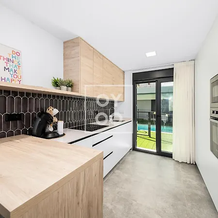 Benoa Zen Ground-floor Luxury, Direct Pool Access, By Oyoostays
